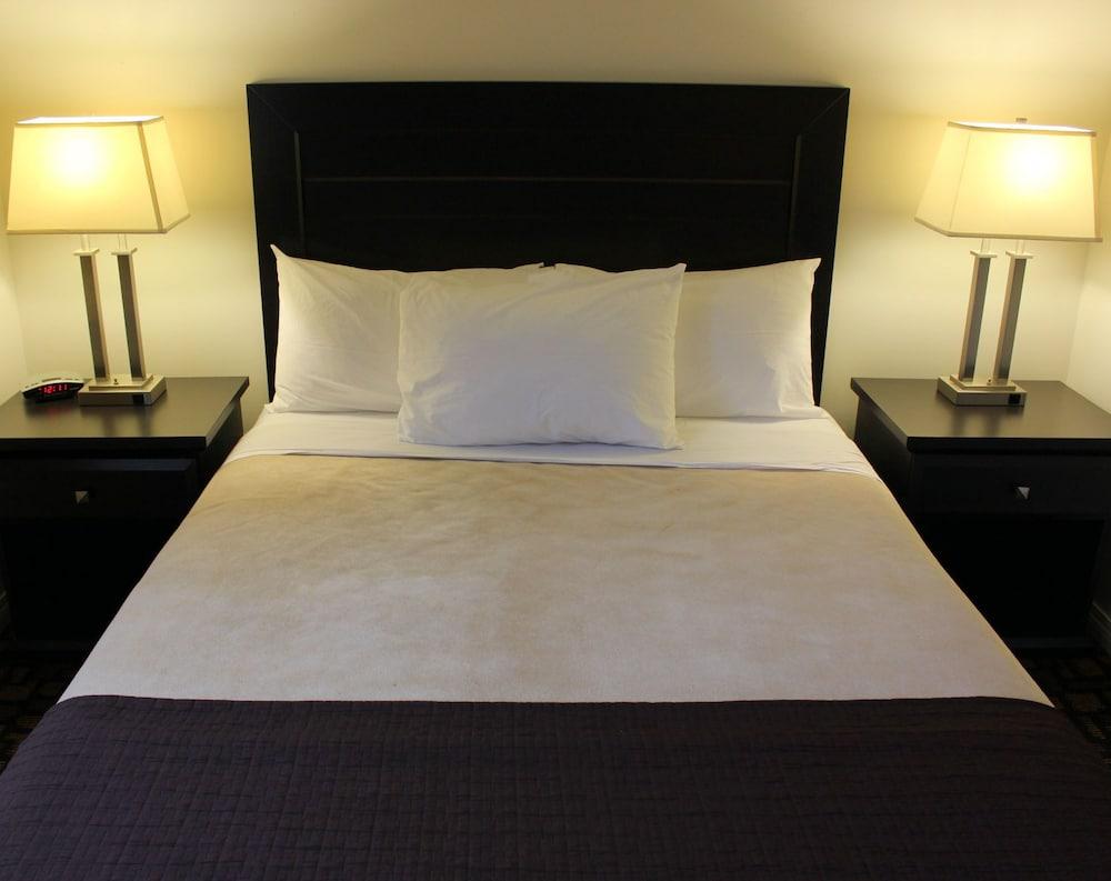 Travelodge By Wyndham Prince Albert Eksteriør billede