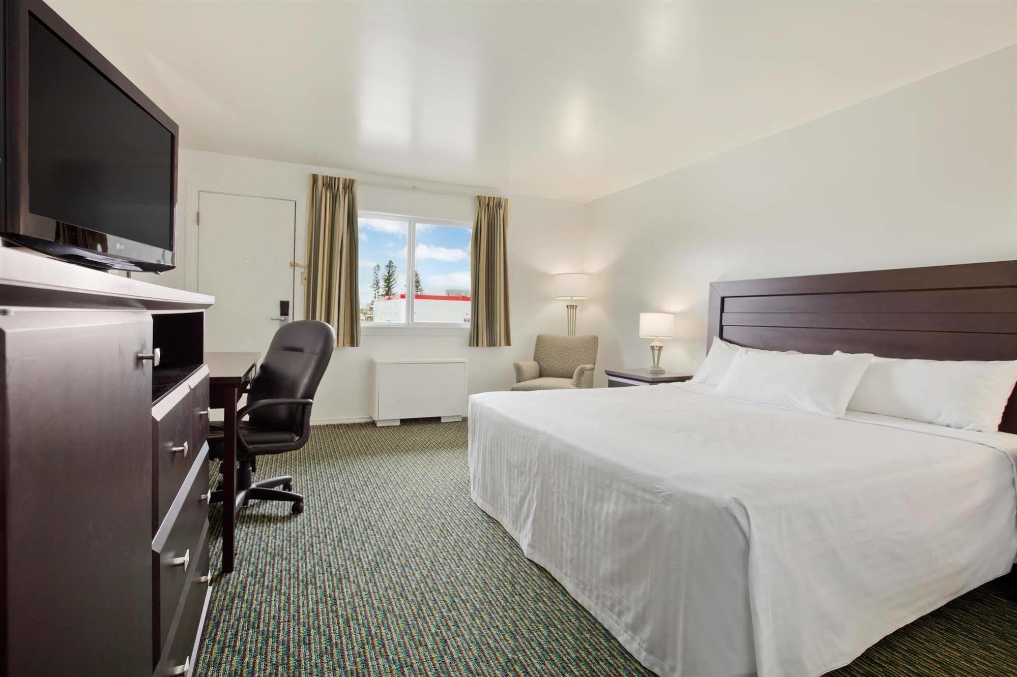 Travelodge By Wyndham Prince Albert Eksteriør billede